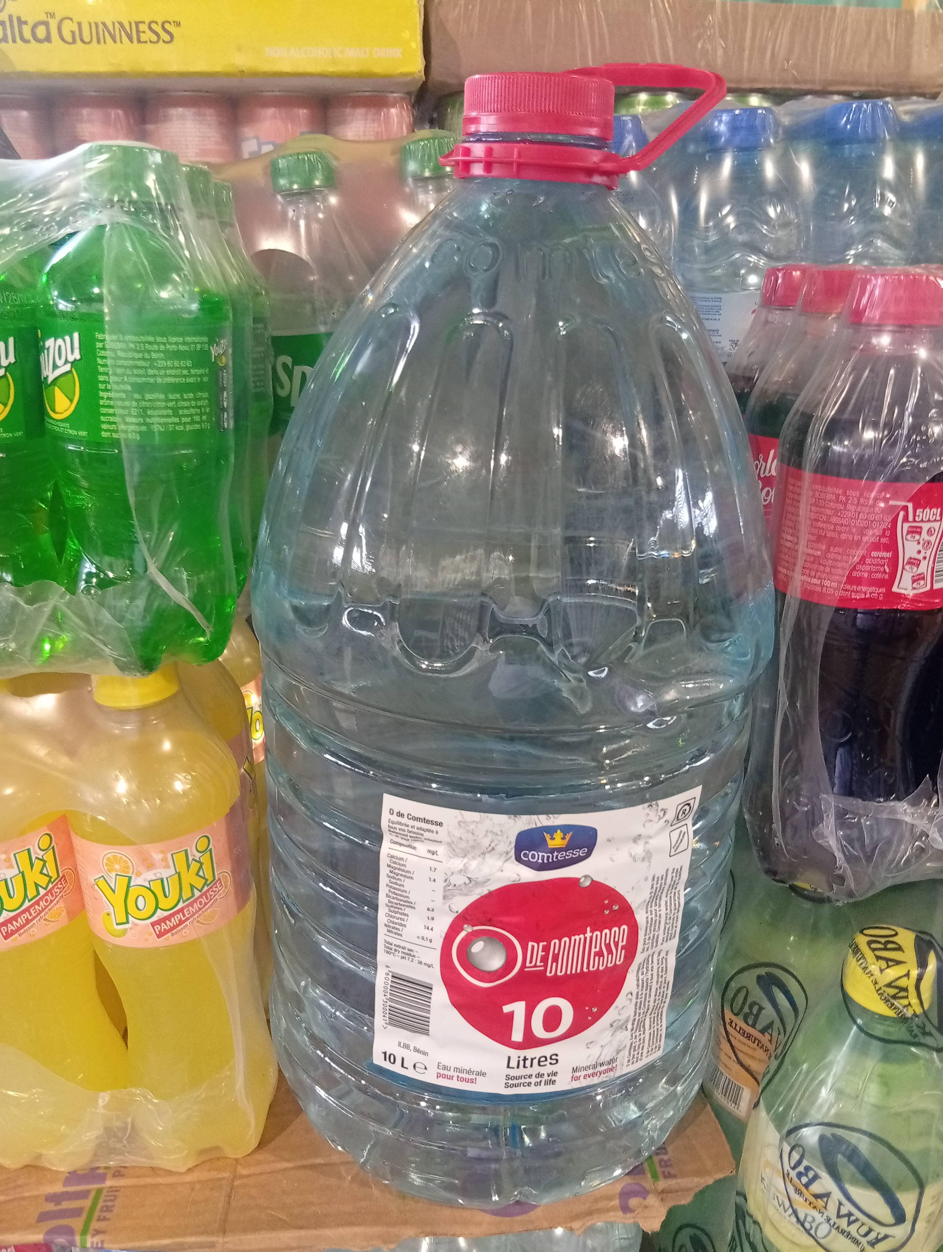Eau minérale contesse 